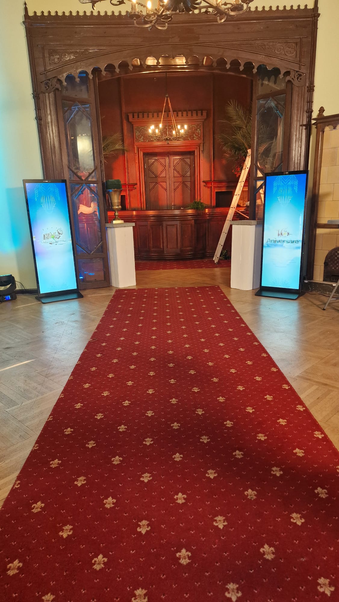 Totemuri 4K de Închiriat — foto 1